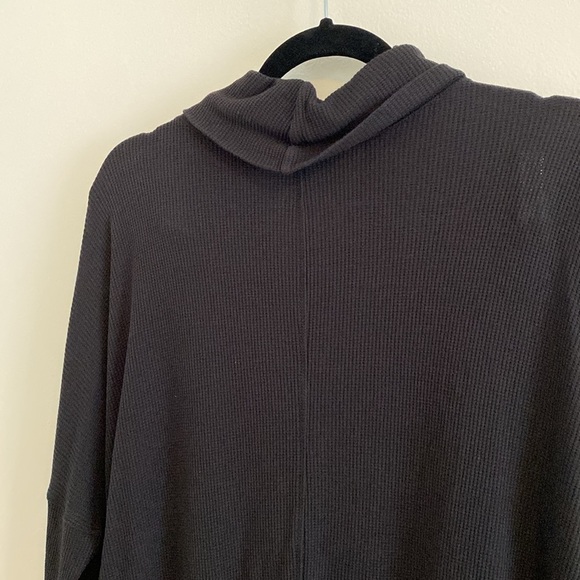 Aritzia The Group by Babaton Waffle Knit Cowl Neck Thermal Long Sleeve XL Black - Picture 7 of 9